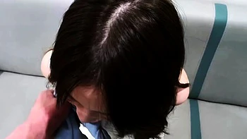 Amatrice asiatique règle sa dette en solo BDSM