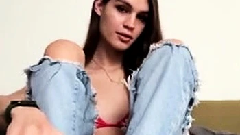 Kylie Haale juega kinky con sus calcetas y pies