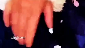 Maman poilue avale en POV hardcore