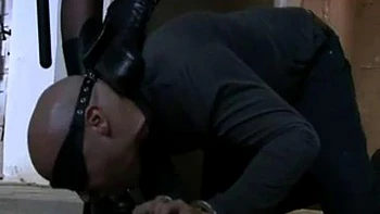 Ромина в тюрьме: зрелую трахают в анал и дают глубокий минет