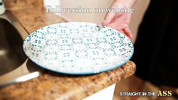 Große Titten Babe fickt Arsch mit Sperma