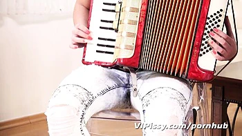 VIPissy pisse, fellation profonde, éjac anal