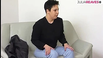 MILF amateur lèche et baise sa chatte poilue