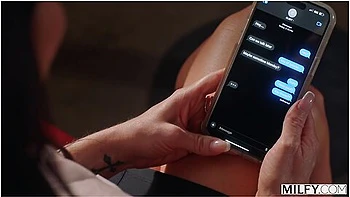 Саванна Шторм с великолепной попкой MILF растягивается в жопу