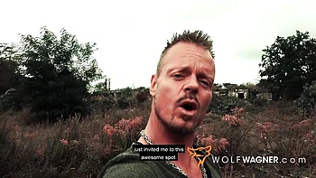 Wolf Wagner fode Mia Blow no encontro quente em público