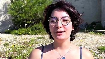 Emma 30 disfruta follar al aire libre en Francia