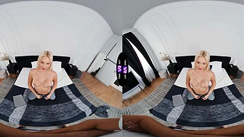 Rubia Jessie Ames monta polla grande a lo vaquera