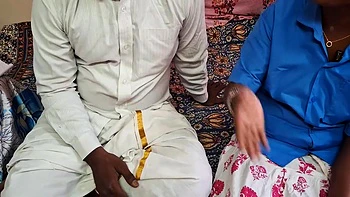 Jefe del consejo público folla a su buscadora de ayuda