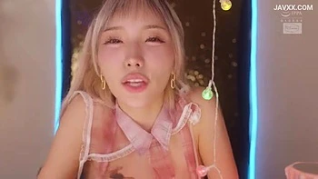 Азийские девчонки кончают подряд