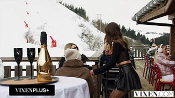 Hope Heaven insaciável fode ménage com Kelly e namorado