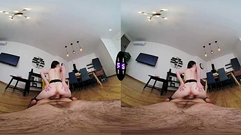 Luna Lynx chaude suce brutalement et chevauche hardcore