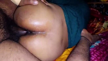 Приа Сена трахается впервые в узкую индийскую киску