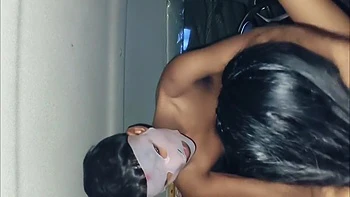 Ficken im Auto mit Aubergine und Gurke