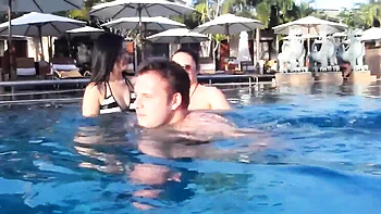 Etudiante allemande Aneta, grosses seins naturels en trio