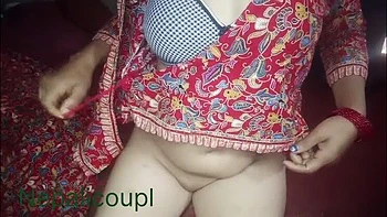 Esposa desi nepalesa masturbándose y hablando sucio