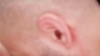 Geile Latinas lecken Sperma von der Fotze