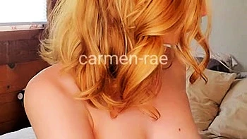 Milf rubia Carmen Rae se masturba y eyacula