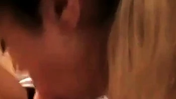 Rubia BBW alemana paga por una gran mamada