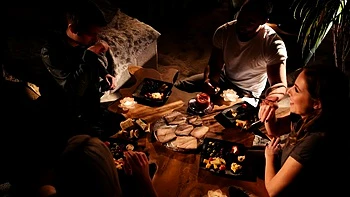 Lovita Fate e Antonia Sainz em grupo hardcore pecaminoso