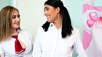 Callie Black & Aubry Babcock Lesbian Fingering