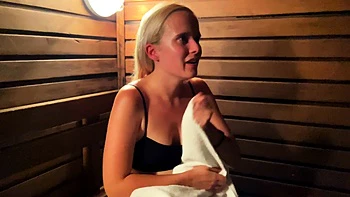 Foda selvagem nas férias com casal amador quente