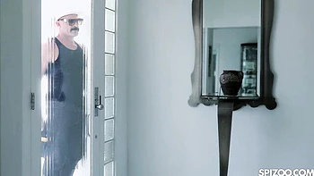 Juego en lencería con la gran polla de Charles y Ember