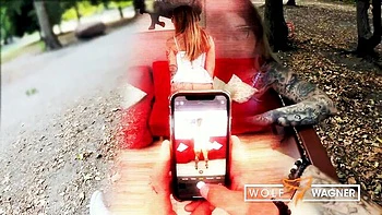 Bite allemande dans la bouche de la blonde Mia Blow