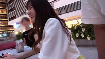 Chica asiática follada en la cara con felación