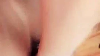 Азиатка минетит в жёстком порно