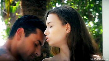 Baston interracial en plein air avec Ryan Driller salope