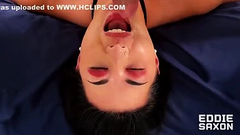 Mina Moon en branlette et baise faciale hardcore