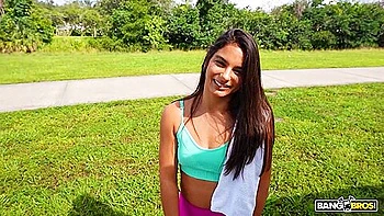 Misty Addams follada duro por un gran negro