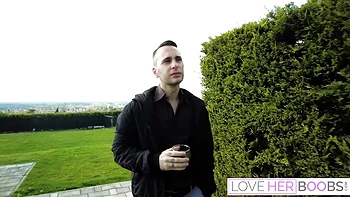 Пышногрудая Билли и Рауль: трах с поклонением груди и жопе