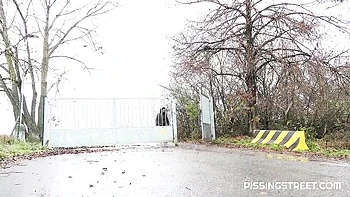 Naomi Bennet Outdoor Pissing Fetish