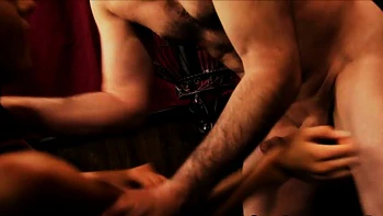 MILF Anna Lovato en bas résille pour un blowjob intense