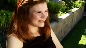 Мачеха с маленькими сиськами ебется в анал наездницей