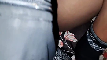 Горячая индийская девушка трахает в POV с волосатой киской