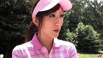 Adolescente japonesa pequena faz boquete público arriscado no coach