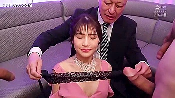 Asiatische Brünette Tsubaki im heißen japanischen Dreier