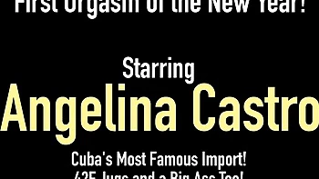 Angelina Castro com peitos de silicone e bunda enorme