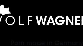 Petite rubia Kitty Blair chupa y traga