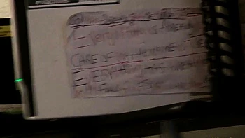 Petite salope brune se fait baiser fort