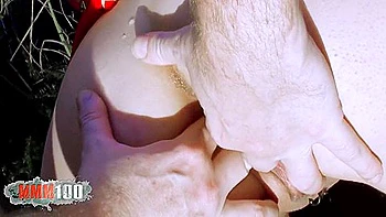 Chica punk gótica disfruta la mamada profunda y culo