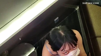 Schlanke asiatische Ehefrau fickt heimlich mit großem Schwanz