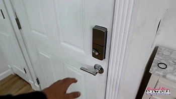 Schöne kurvige Milf Lee mit behaartem Anal und Blowjob