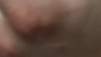 Él ve a su esposa follada en lencería delante de él