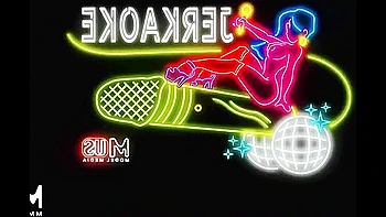 Любительница блондинка Аликс Стар принимает буккаке и кончание внутрь с большим членом