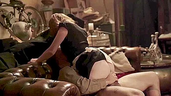 Criada pelirroja mueve su gran culo y es follada duro