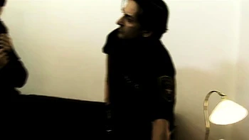 Puta morena desnuda en trío y gangbang amateur