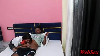 Belle ado desi demi-sœur baise dur en levrette avec paroles sales en hindi